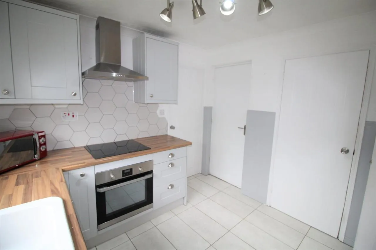 Vakantiehuis Doncaster - Warmsworth - Great Customer Feedback - 3 Bed Detached House - Private Garden & Parking Plus Garage - Quiet Cul De Sac Location - Dog Friendly - Fast Wifi - Close To Motorway Access