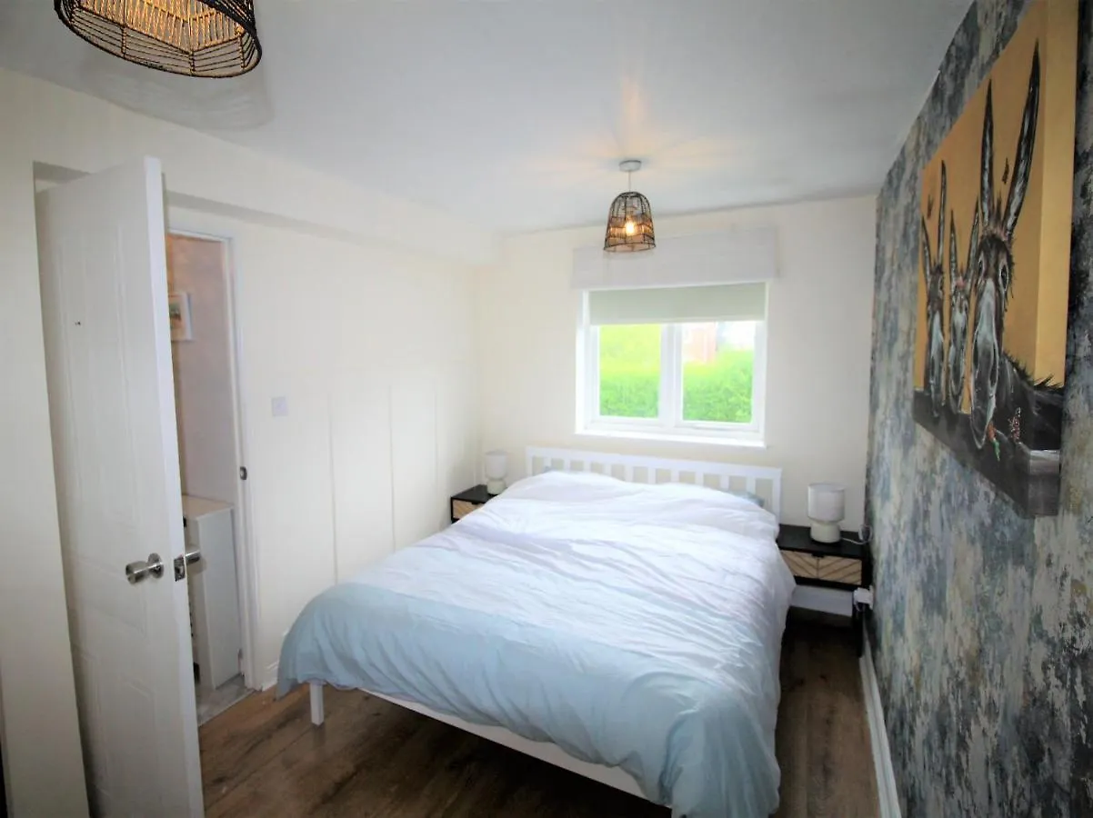 Doncaster - Warmsworth - Great Customer Feedback - 3 Bed Detached House - Private Garden & Parking Plus Garage - Quiet Cul De Sac Location - Dog Friendly - Fast Wifi - Close To Motorway Access