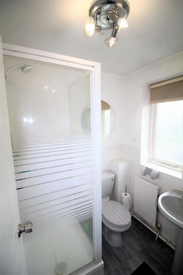 Vakantiehuis Doncaster - Warmsworth - Great Customer Feedback - 3 Bed Detached House - Private Garden & Parking Plus Garage - Quiet Cul De Sac Location - Dog Friendly - Fast Wifi - Close To Motorway Access