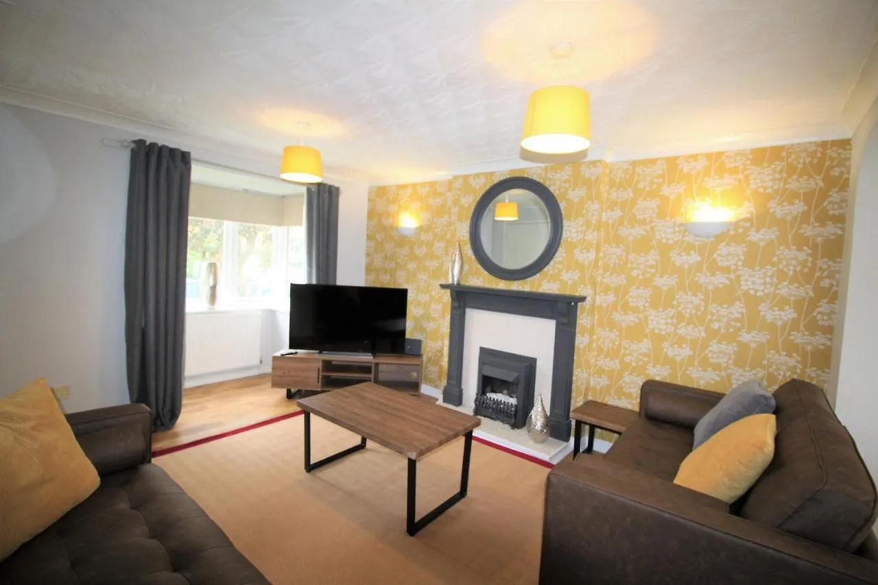 Doncaster - Warmsworth - Great Customer Feedback - 3 Bed Detached House - Private Garden & Parking Plus Garage - Quiet Cul De Sac Location - Dog Friendly - Fast Wifi - Close To Motorway Access Casa vacanze