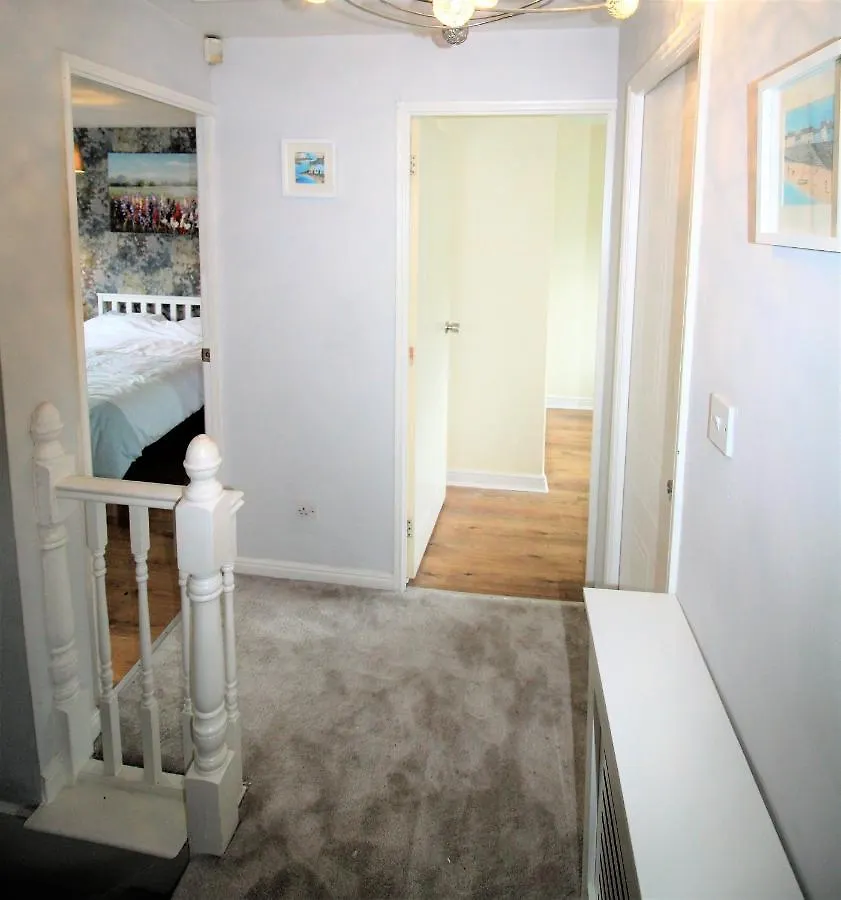 Doncaster - Warmsworth - Great Customer Feedback - 3 Bed Detached House - Private Garden & Parking Plus Garage - Quiet Cul De Sac Location - Dog Friendly - Fast Wifi - Close To Motorway Access Casa vacanze