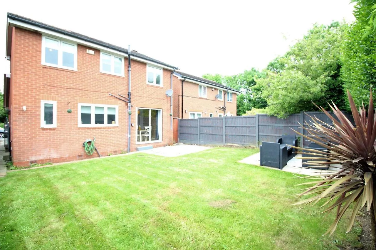 Doncaster - Warmsworth - Great Customer Feedback - 3 Bed Detached House - Private Garden & Parking Plus Garage - Quiet Cul De Sac Location - Dog Friendly - Fast Wifi - Close To Motorway Access Casa vacanze