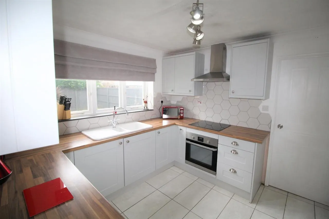 Doncaster - Warmsworth - Great Customer Feedback - 3 Bed Detached House - Private Garden & Parking Plus Garage - Quiet Cul De Sac Location - Dog Friendly - Fast Wifi - Close To Motorway Access